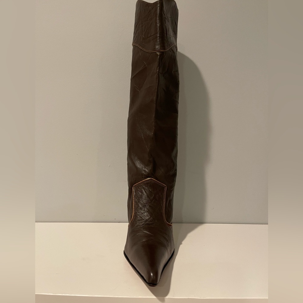 Woman knee hight boot size 9, Pointed toe. Hand made boots, leather